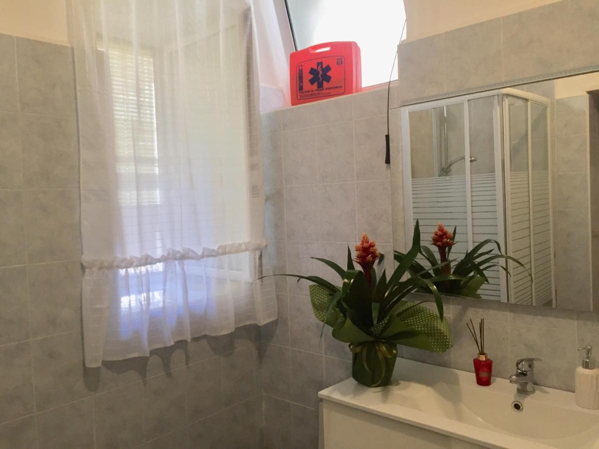 Vesuvio House Appartamento Indipendente E Centrale Сант'Анджелло Экстерьер фото