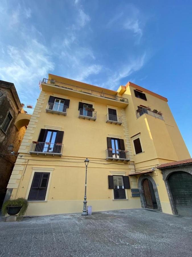 Vesuvio House Appartamento Indipendente E Centrale Сант'Анджелло Экстерьер фото